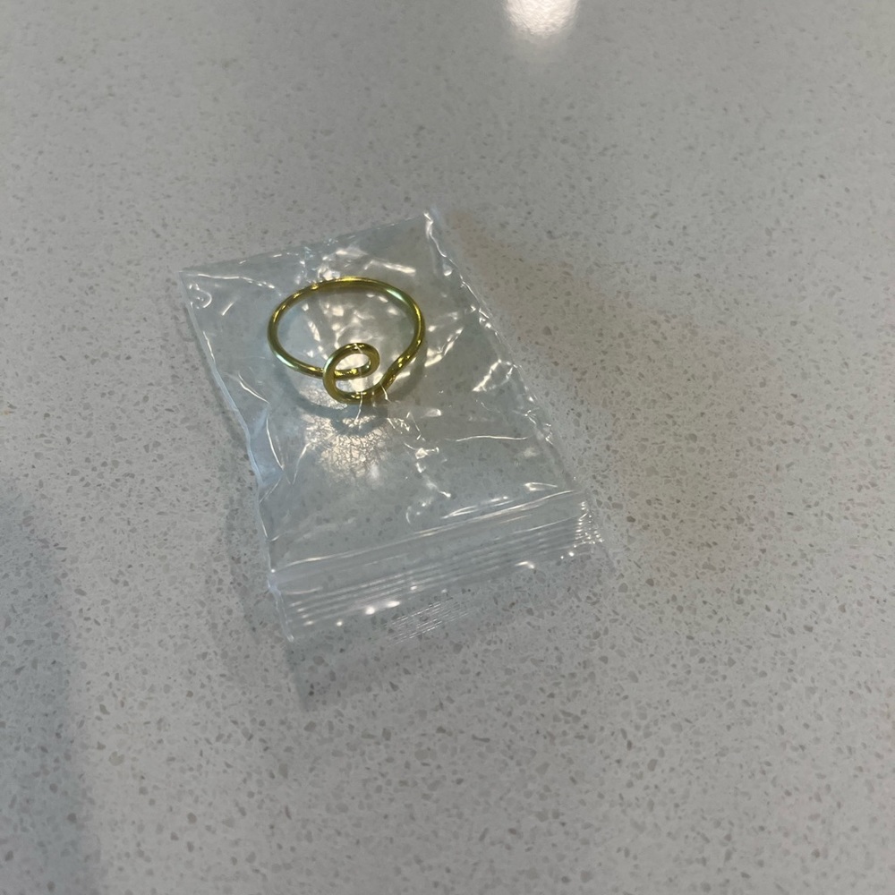 “e” wire ring - Picture 2 of 2